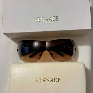 VERSACE Womens Vintage Sunglasses Brown Tortoise Shield Gianni Versace MOD 372 COL 830 BD – Vintage Frames Company main image 2